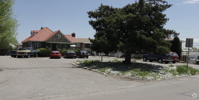 Garland St Apartments - Garland Grove Apartments