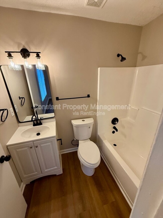 Building Photo - 3277 Club Dr