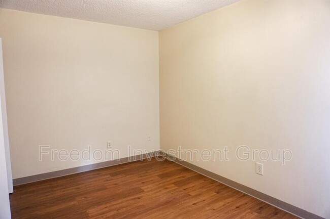 Building Photo - 735 Sanquine Way