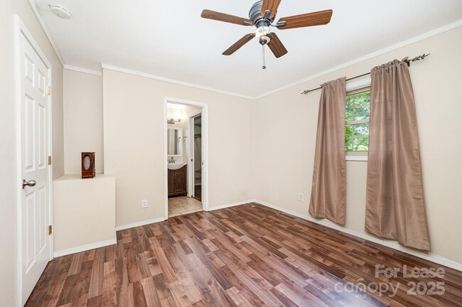 Building Photo - 6118 S Rocky River Rd