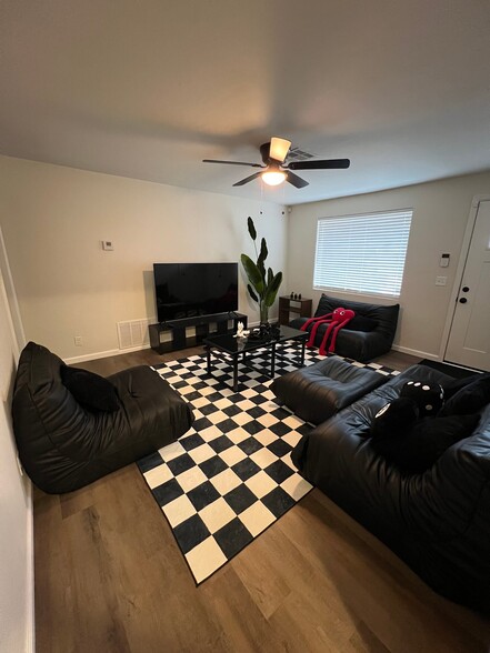 Building Photo - 3424 Parker Dr