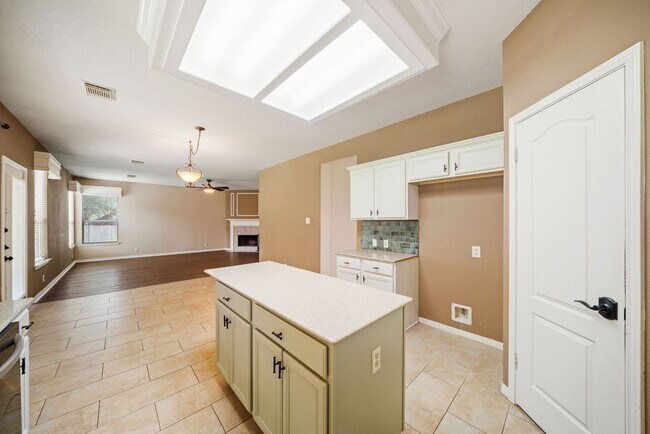Building Photo - Executive Greenshire Living in Schertz, TX...