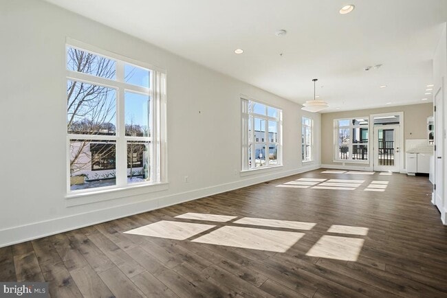 Building Photo - 11300 Emerald Park Rd