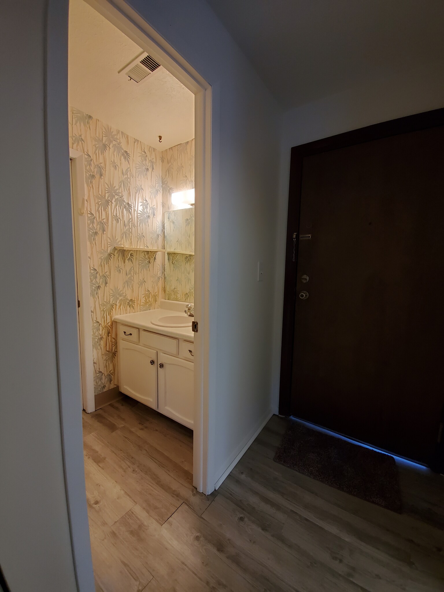 Full bathroom - 1675 Cedarwood Dr