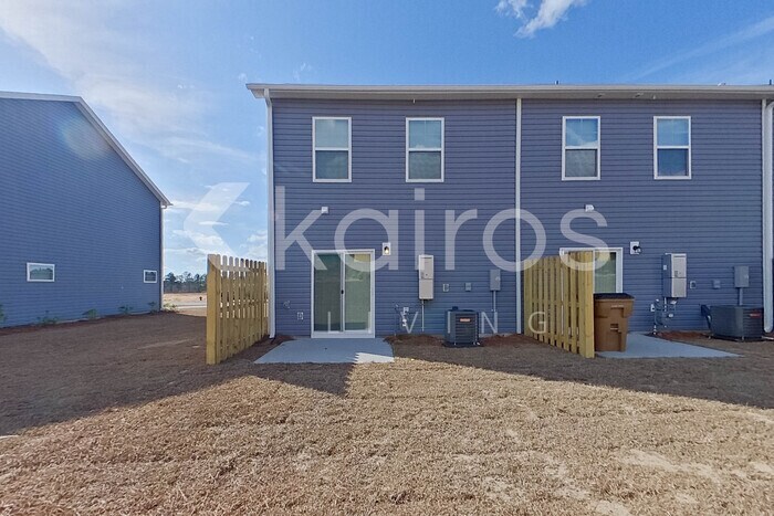 Building Photo - 2153 Banyon Cir