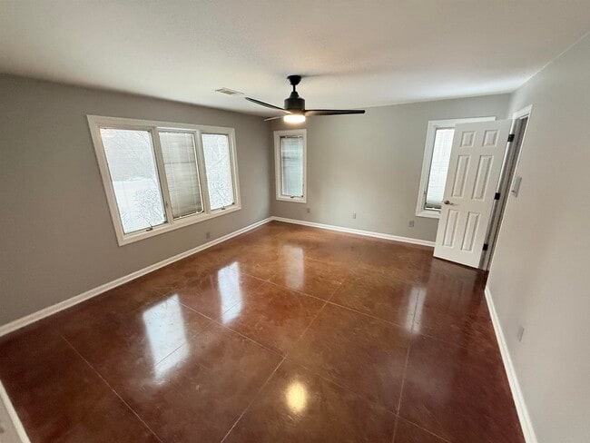 Building Photo - 765 Sweetbrier Rd