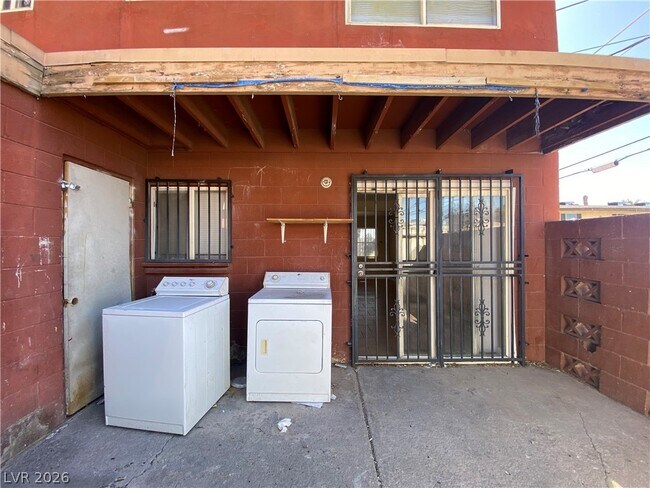 Building Photo - 2812 Marlin Ave