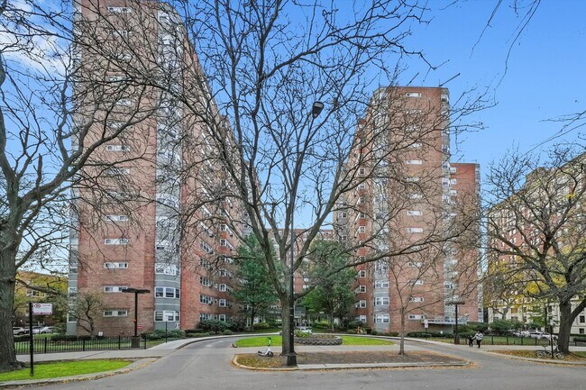 Building Photo - 4970 N Marine Dr