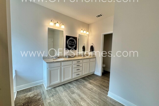 Building Photo - 8090 Silver Maple Dr