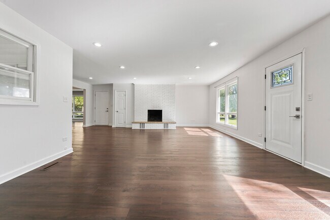 Building Photo - 36332 N Hawthorne Ln