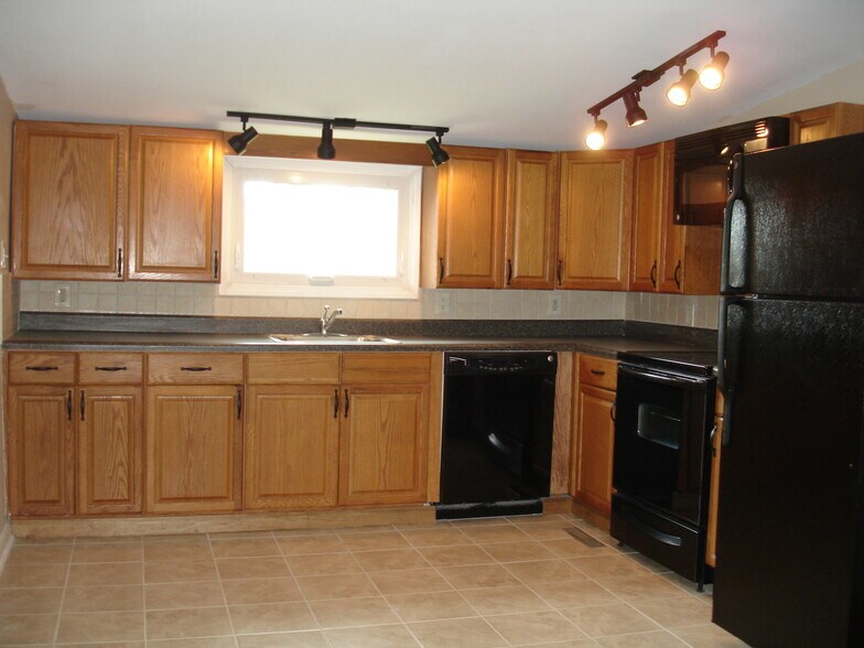 Building Photo - 26 Patricia Ln