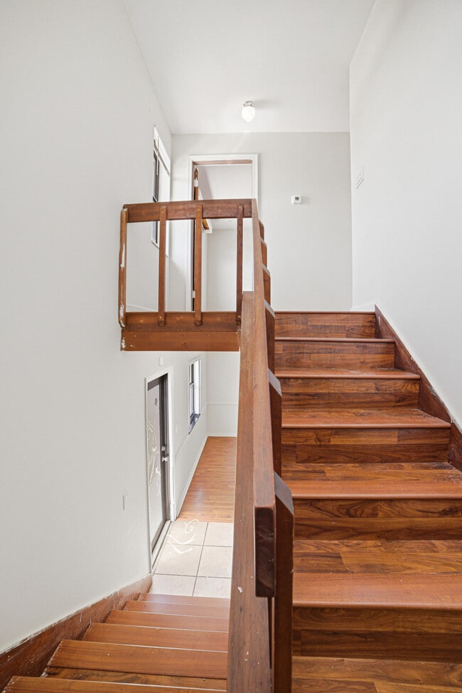 Building Photo - 2895 Via Del Lago