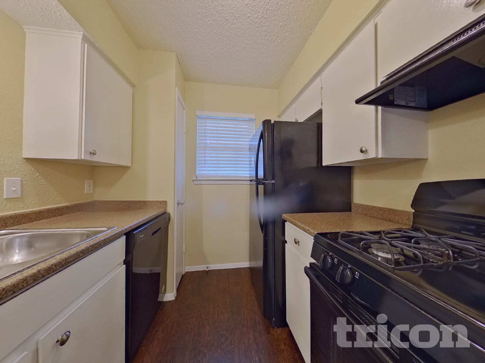 Building Photo - 1404 E Park Dr