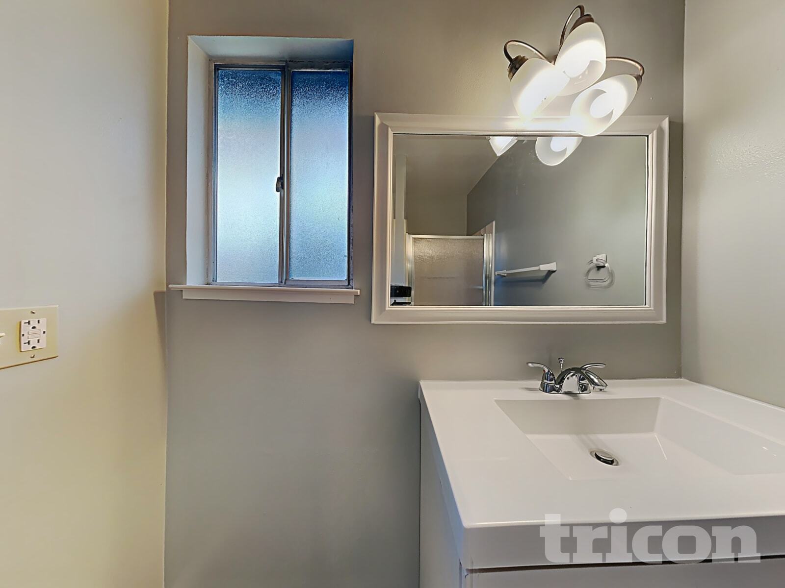 Building Photo - 1213 Essex Dr