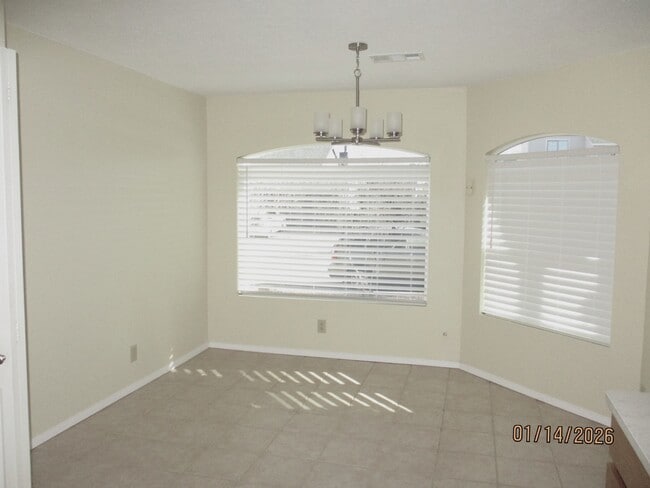 Building Photo - 1409 Alder Dr NE