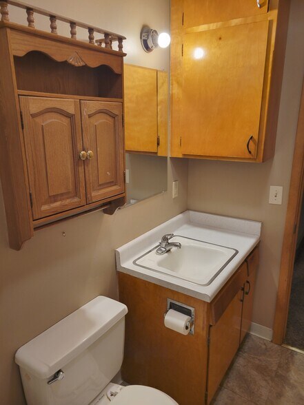 Building Photo - 6042 Adams St