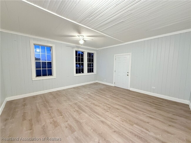 Building Photo - 320 Walnut St