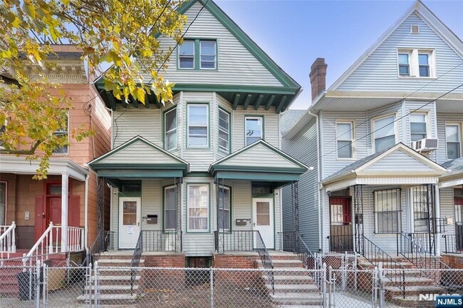 Primary Photo - 124 Tuers Ave