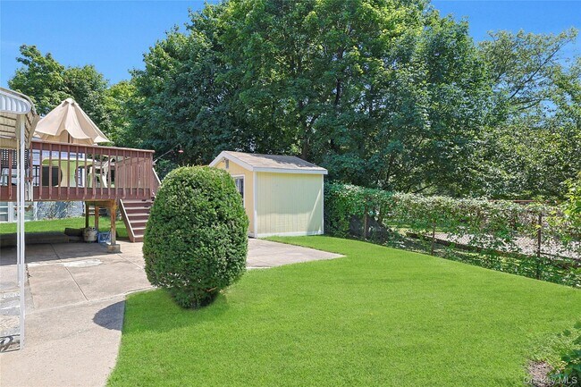 Building Photo - 95 Holland St