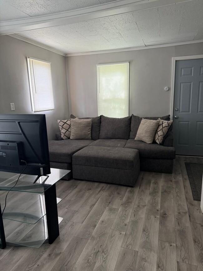 Building Photo - Check out this remodeled 2 bedroom house