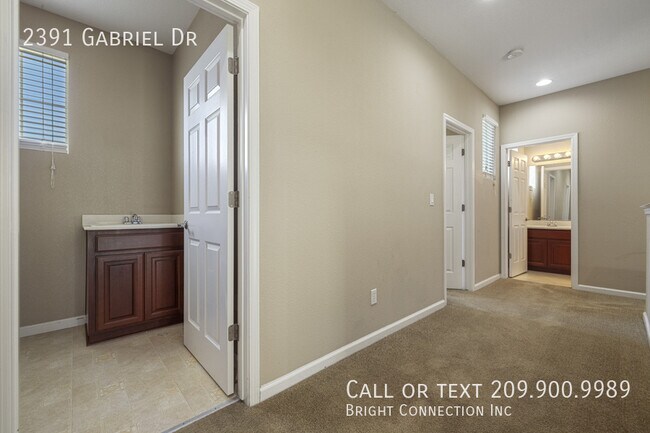 Building Photo - 2391 Gabriel Dr