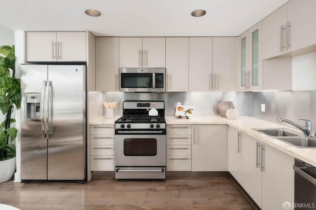 Building Photo - 200 Brannan St