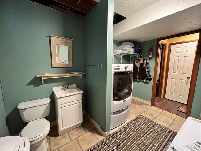 Building Photo - 28 Willow Dr