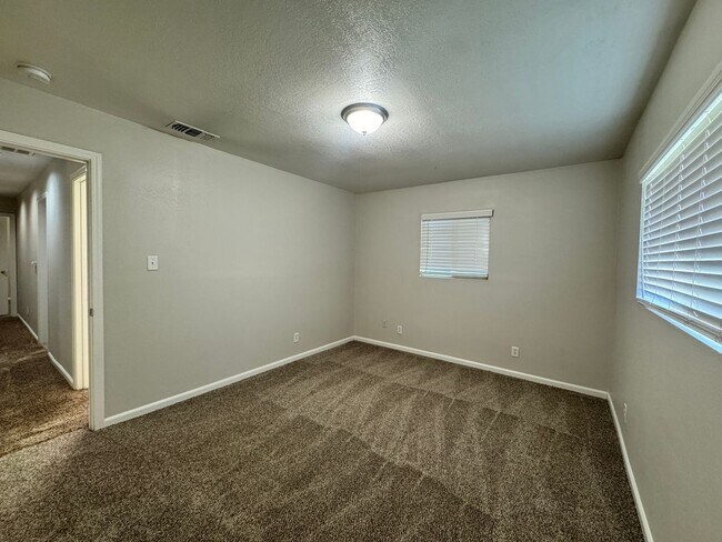 Building Photo - 4112 43rd Ave