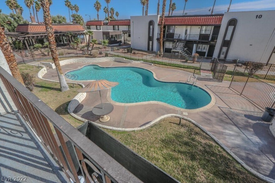 Building Photo - 1405 Vegas Valley Dr