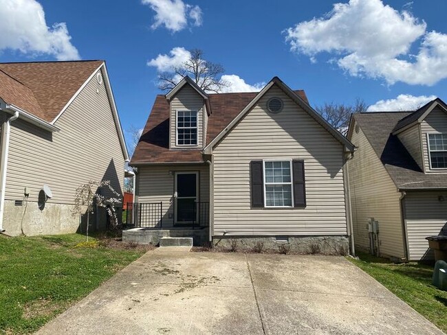 Building Photo - Now Available - 2 Bed 2 Bath House in Brit...