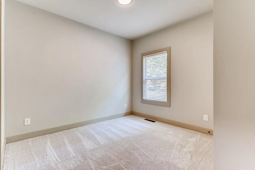 Building Photo - 1293 Almont Dr SW