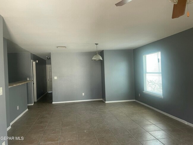Building Photo - 5724 Saluki Dr