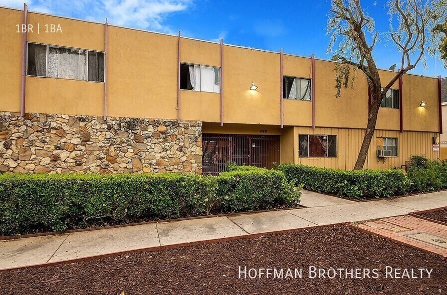 Building Photo - 20436 Cohasset St