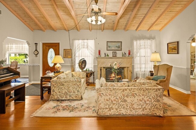 Building Photo - 430 NE 52nd Terrace