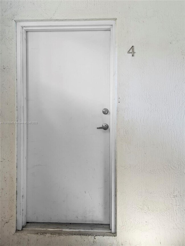 Building Photo - 850 SW 14th Ave