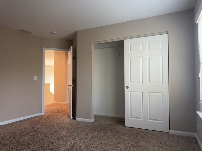 Building Photo - 552 Fairfax Ln