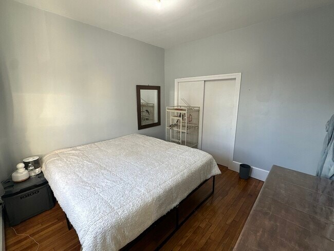 Building Photo - 332 Main St