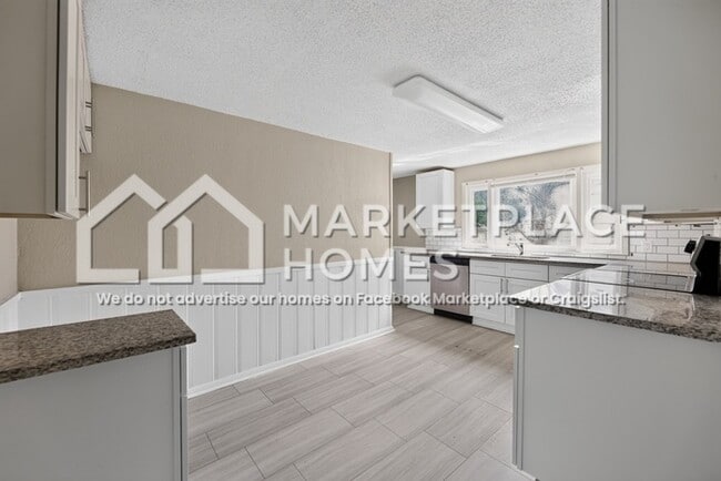 Building Photo - 1110 Pinkston St