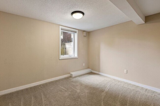 Building Photo - 4908 NE 9th Ave