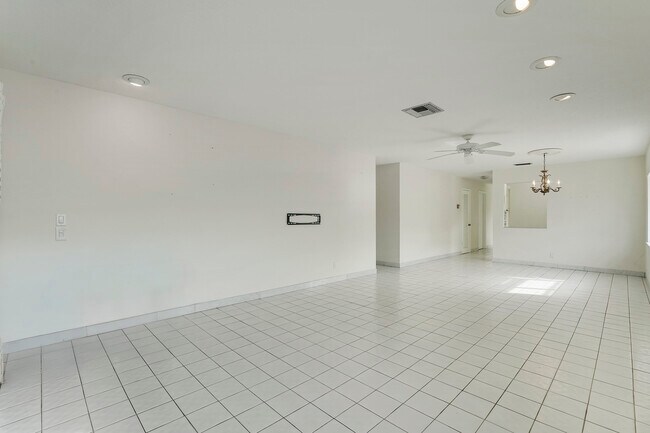 Building Photo - 13679 Date Palm Ct