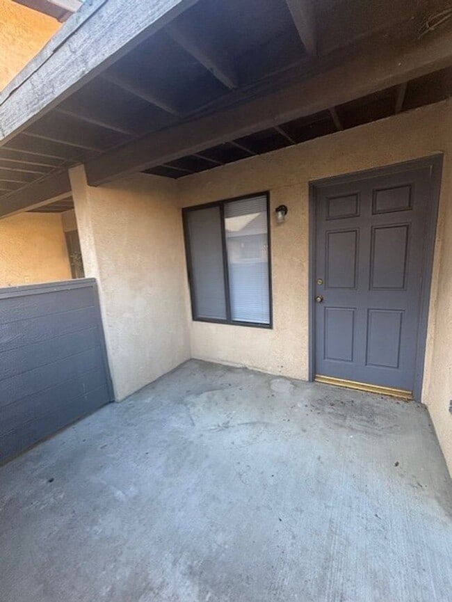 Building Photo - Newly Renovated 2 Bedroom / 1.5 Bathroom T...