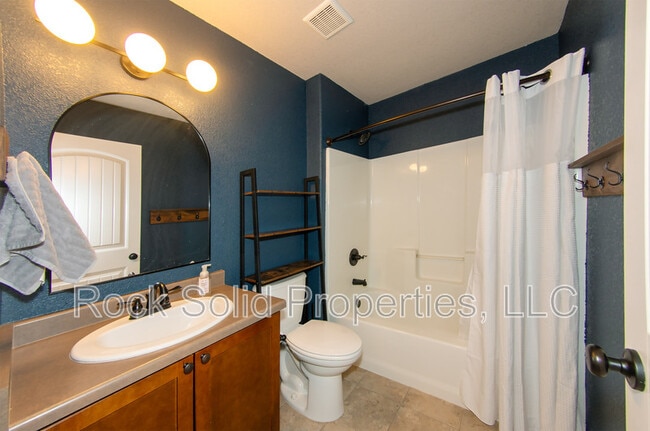 Building Photo - 3618 Woodhaven Dr