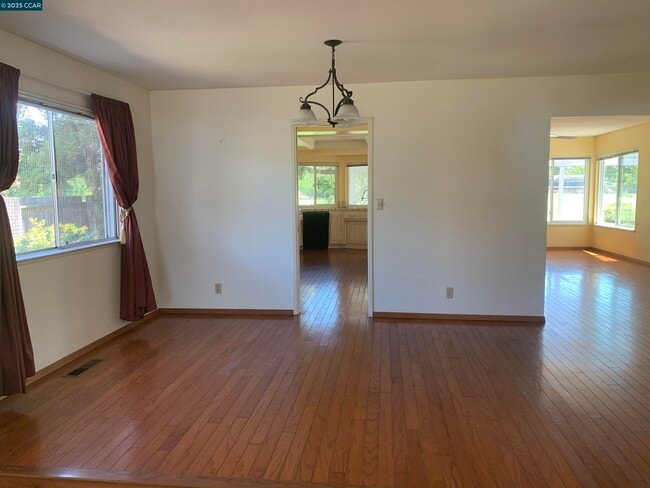 Building Photo - 9462 Thunderbird Pl