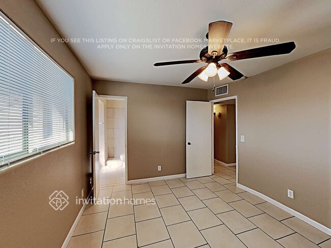 Building Photo - 3433 W Paradise Dr