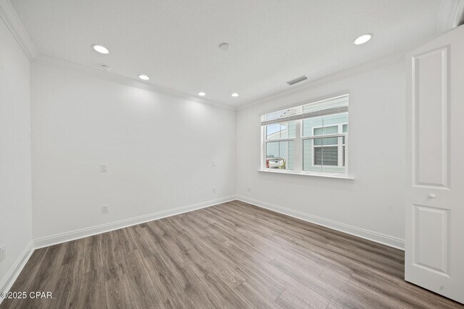 Building Photo - 9000 Parrot Pl