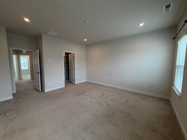 Building Photo - 921 Portrush Ln