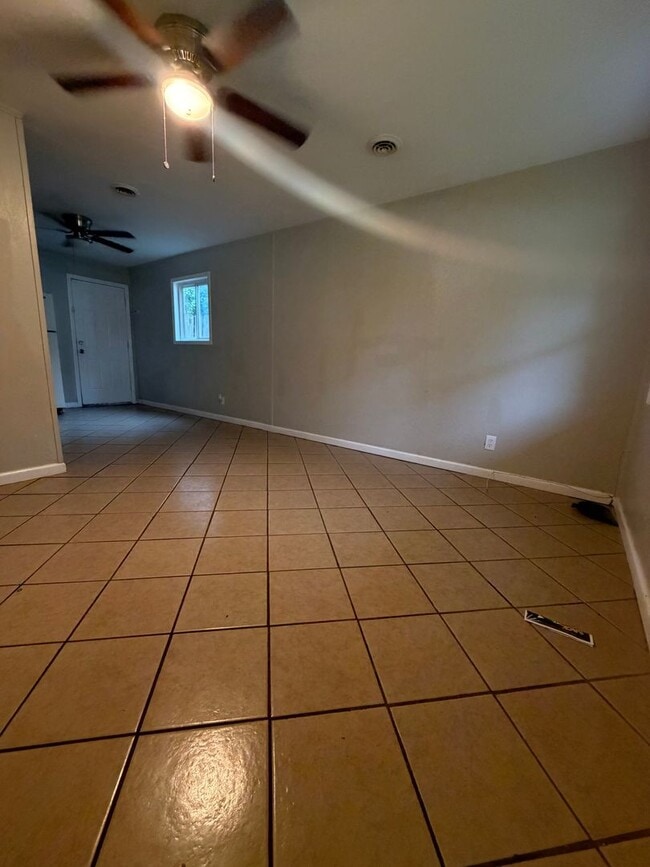 Building Photo - Section 8 approved 3 bedroom 1 bath home for rent