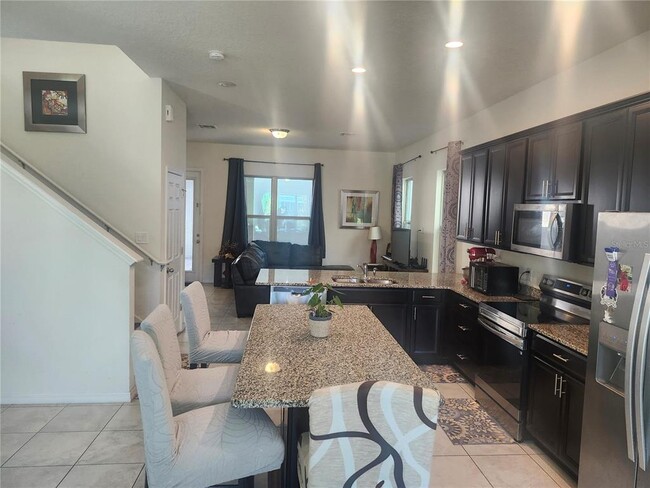 Building Photo - 12609 Salomon Cove Dr