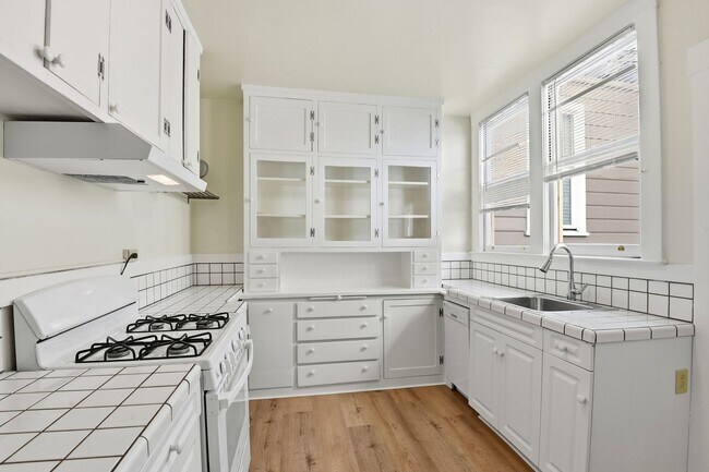 Building Photo - 380 29th St