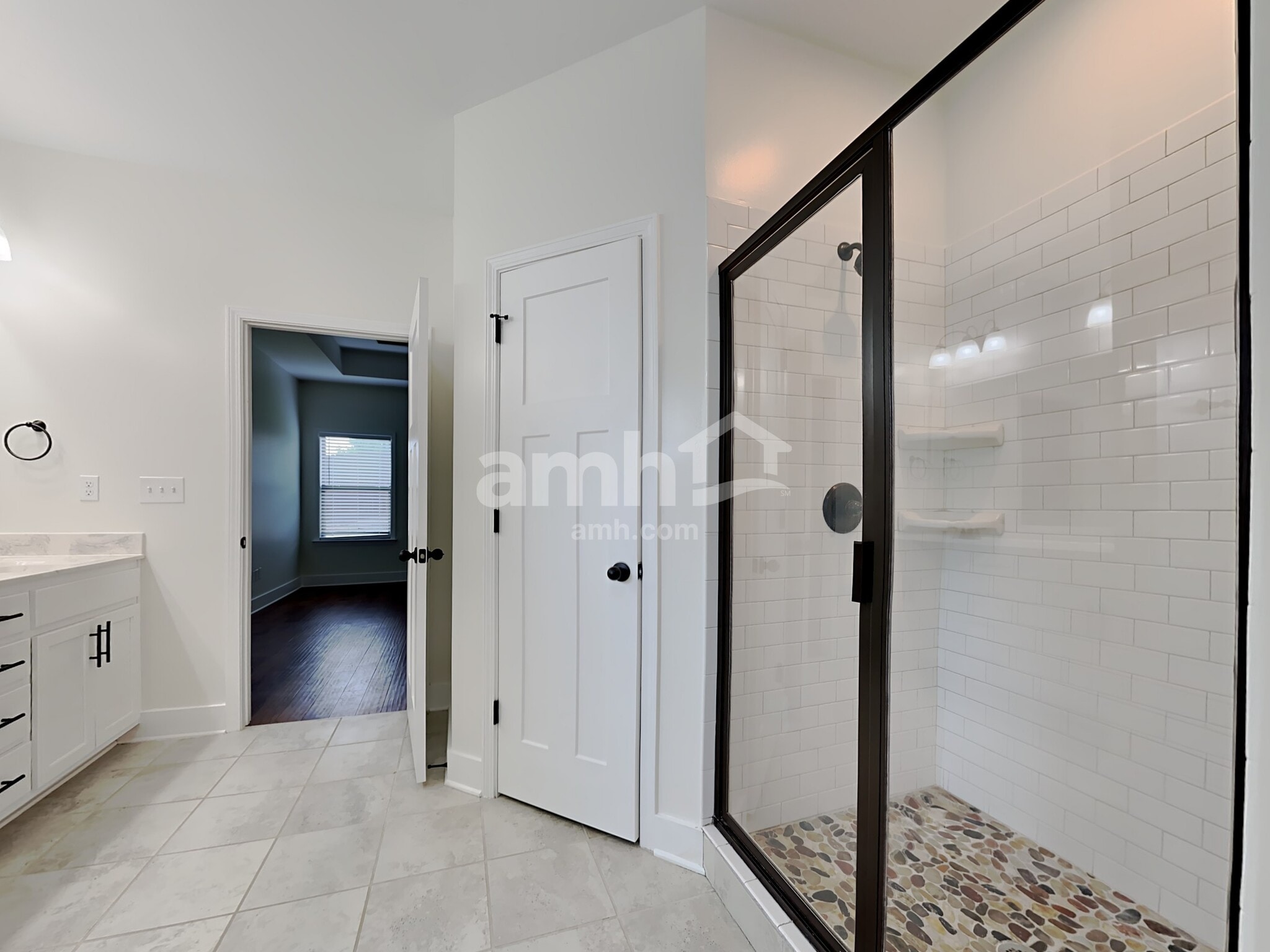 Building Photo - 160 Shady Ln Cove